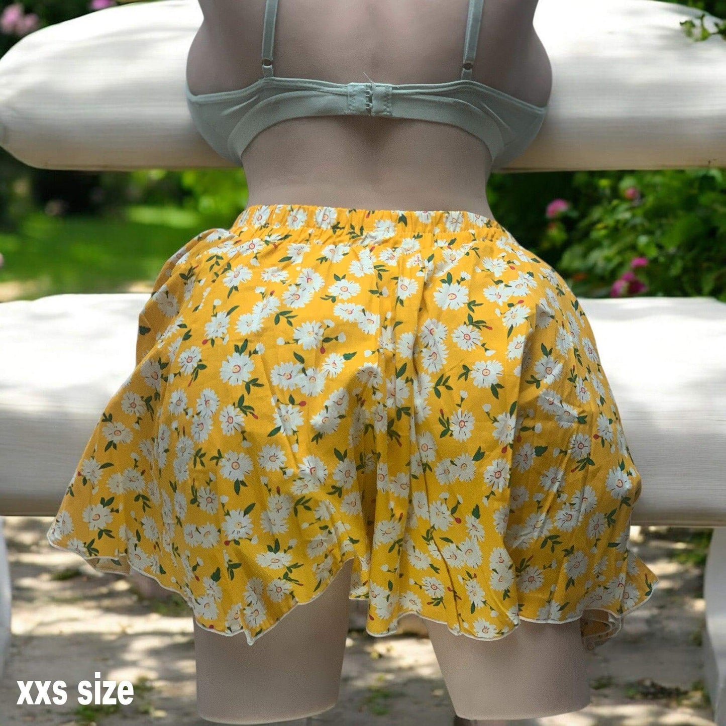 Jupe jaune à fleur - Concept Beauty