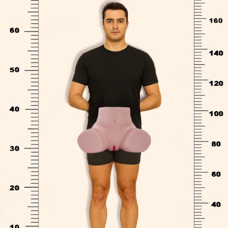 Kylie – Stripping Seductress with a Juicy Ass