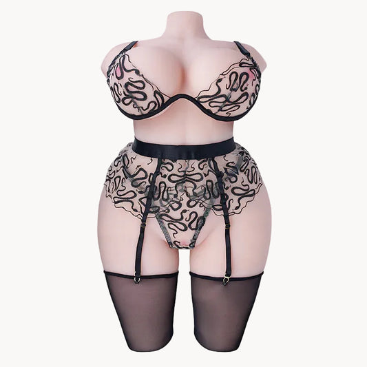 Lola – 65 Pfund schwere, üppige Puppe