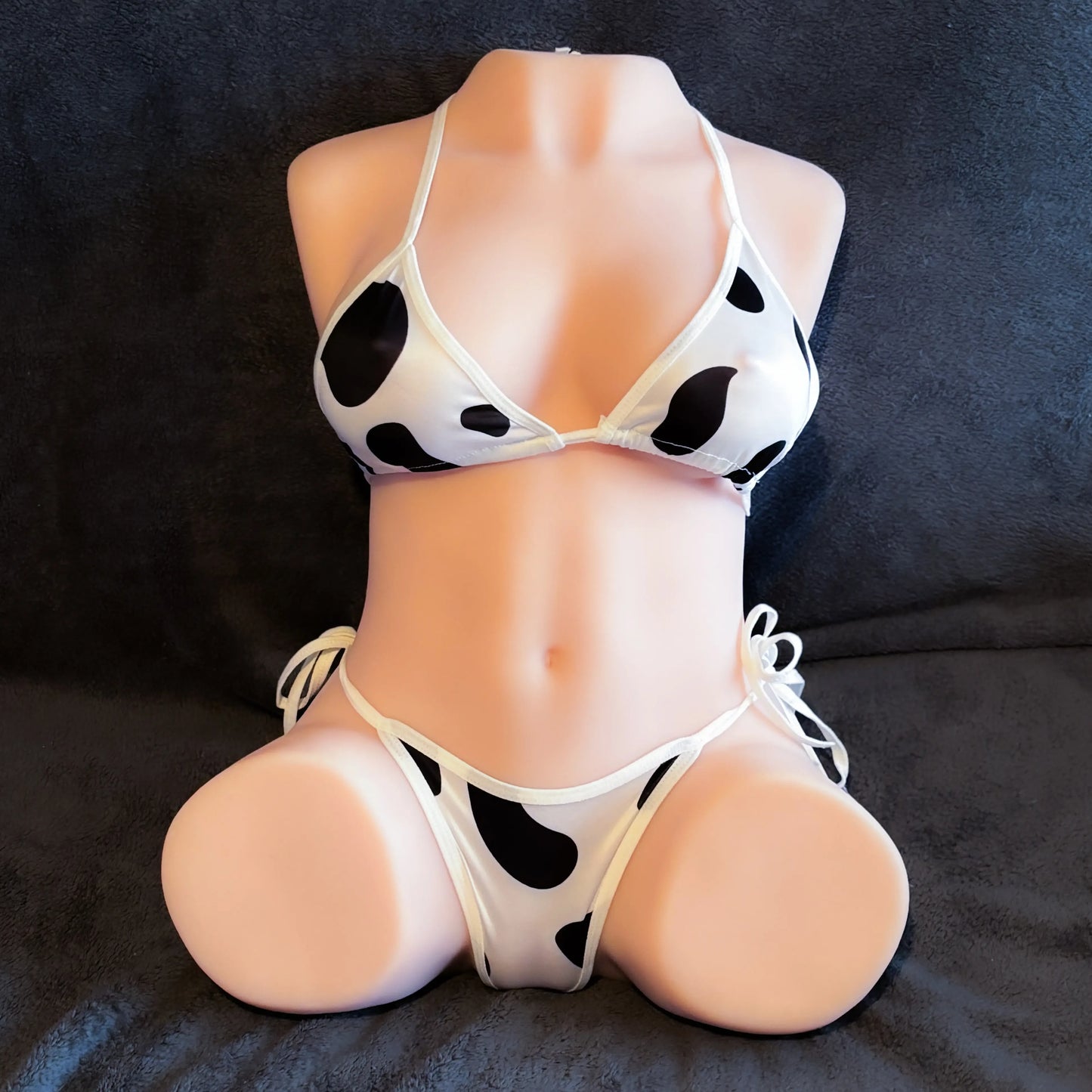 Bikini Cowgirl Tease – Ficelles Sauvages & Esprit Coquin