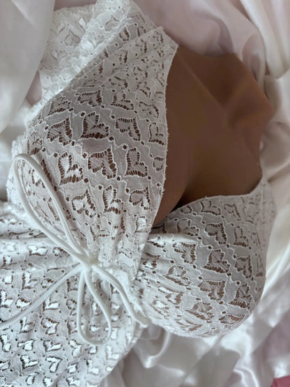 Top Dentelle Blanche – Éclat Séduisant