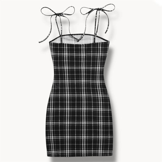 Robe à bretelles à carreaux – Chic et décontractée