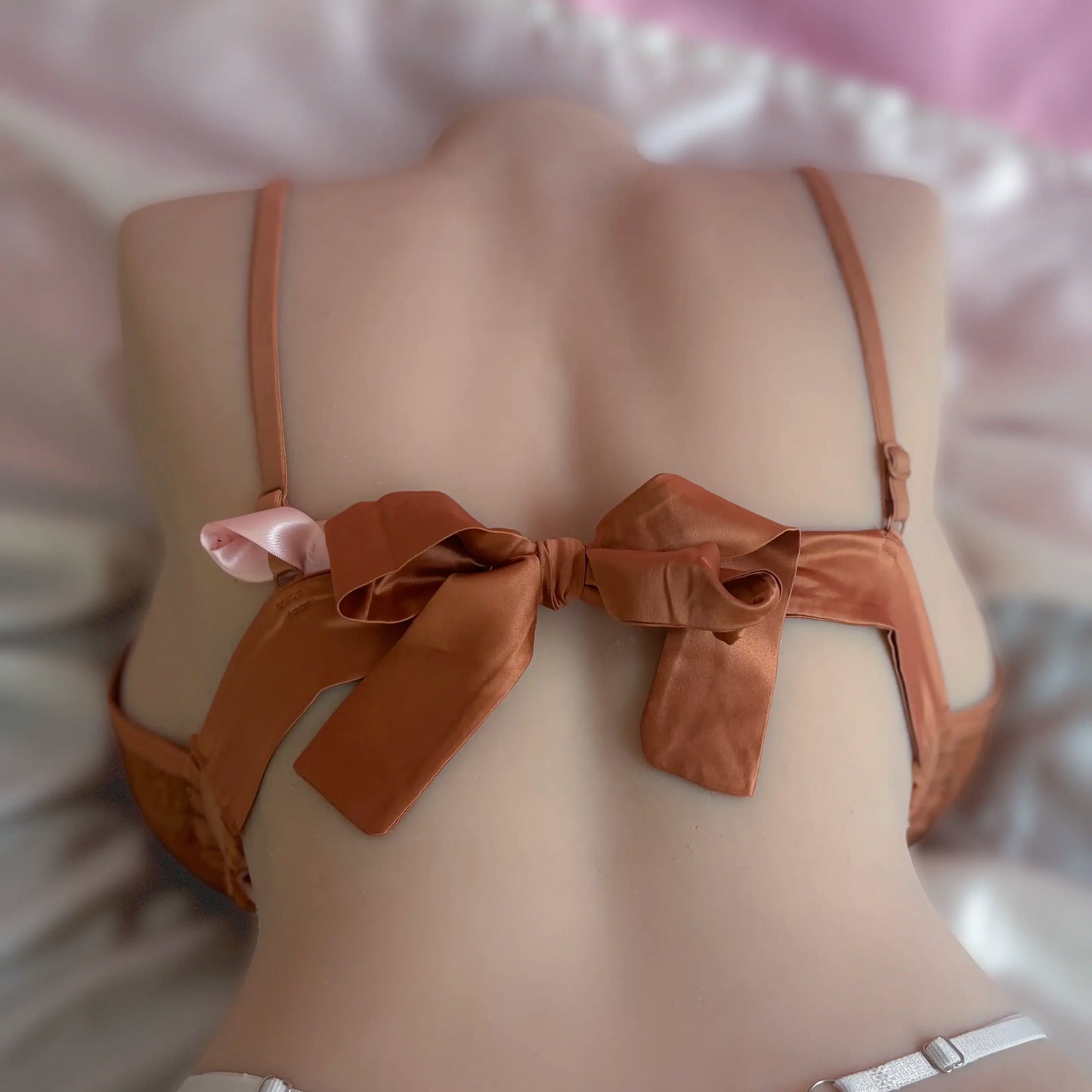 Soutien-Gorge Dentelle Cuivrée – Nœud Satiné & Fermeture Dos