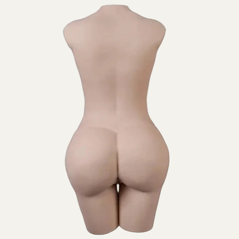 Jennifer – Curvy Temptress with Forbidden Shapes